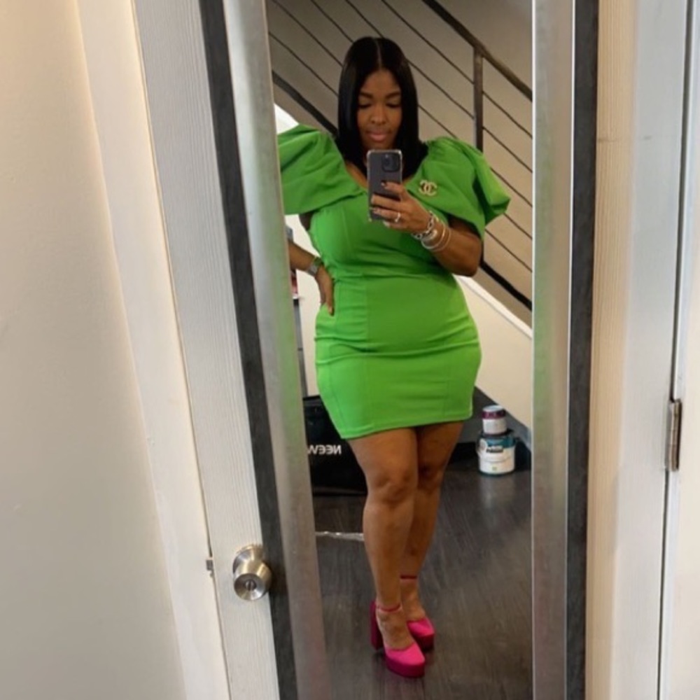 H&M Short fitted thick jersey with vertical raised seems front and back.